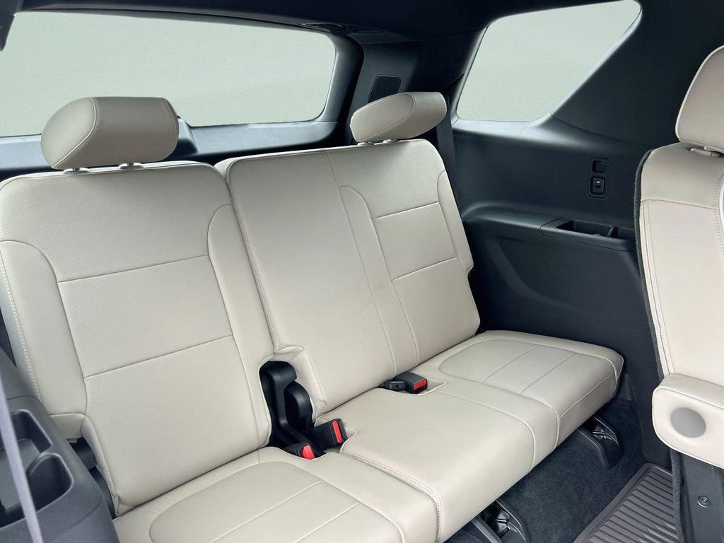 Used 2022 Chevrolet Traverse Premier image 23