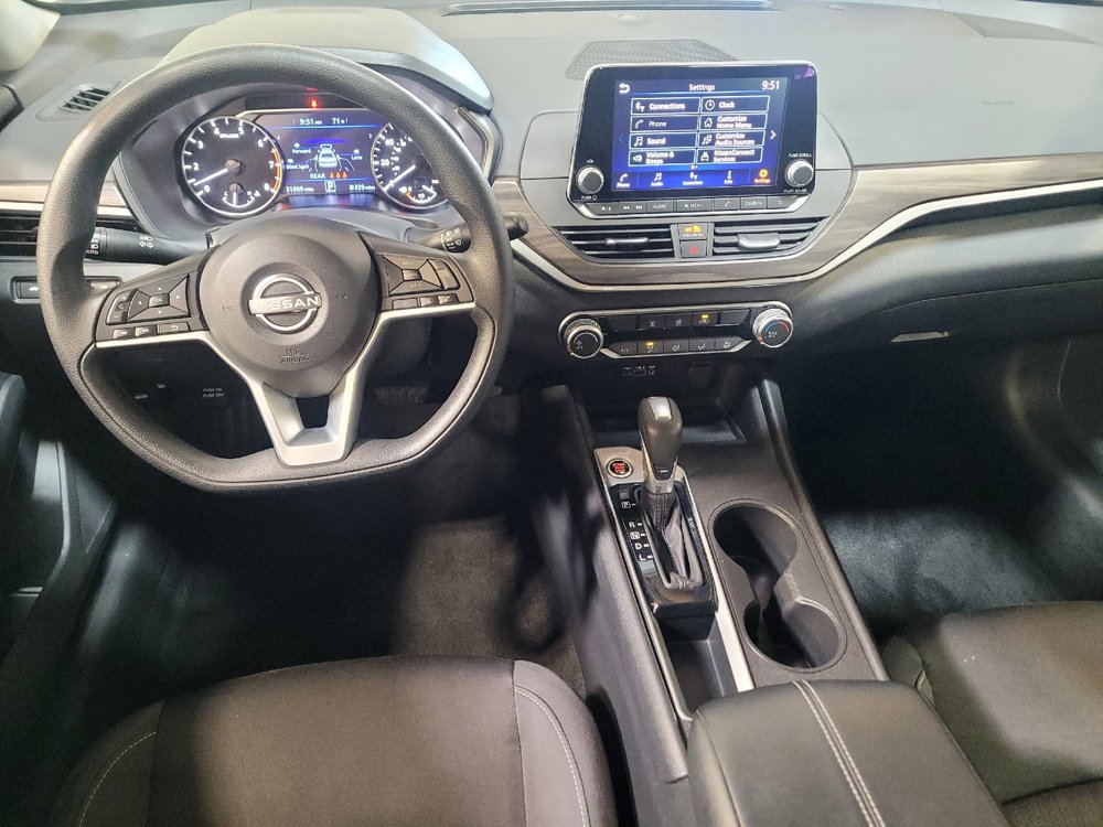 Used 2025 Nissan Altima 2.5 SV FWD image 22