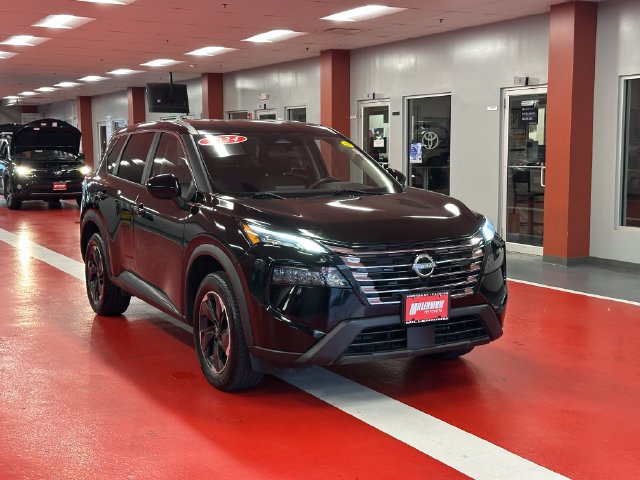 Used 2024 Nissan Rogue SV AWD/4WD image 2