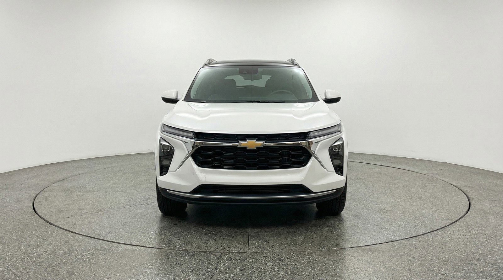 Used 2025 Chevrolet Trax LT image 2