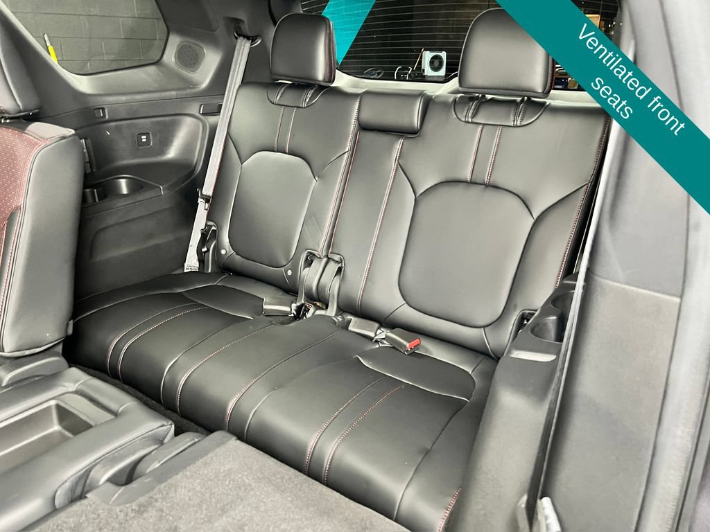 Used 2025 Honda Pilot Black Edition image 14