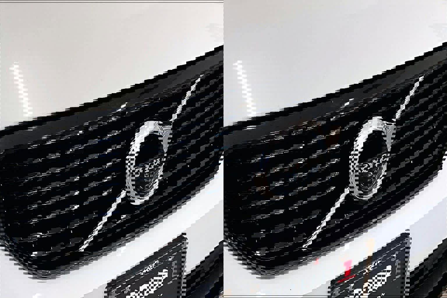 Certified 2022 Volvo XC40 T4 R-Design w/ Advanced Package image 29