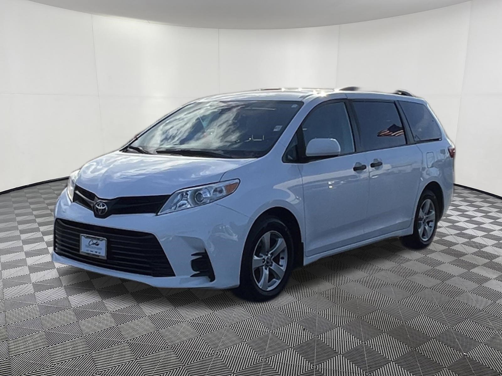 Used 2020 Toyota Sienna L FWD image 3
