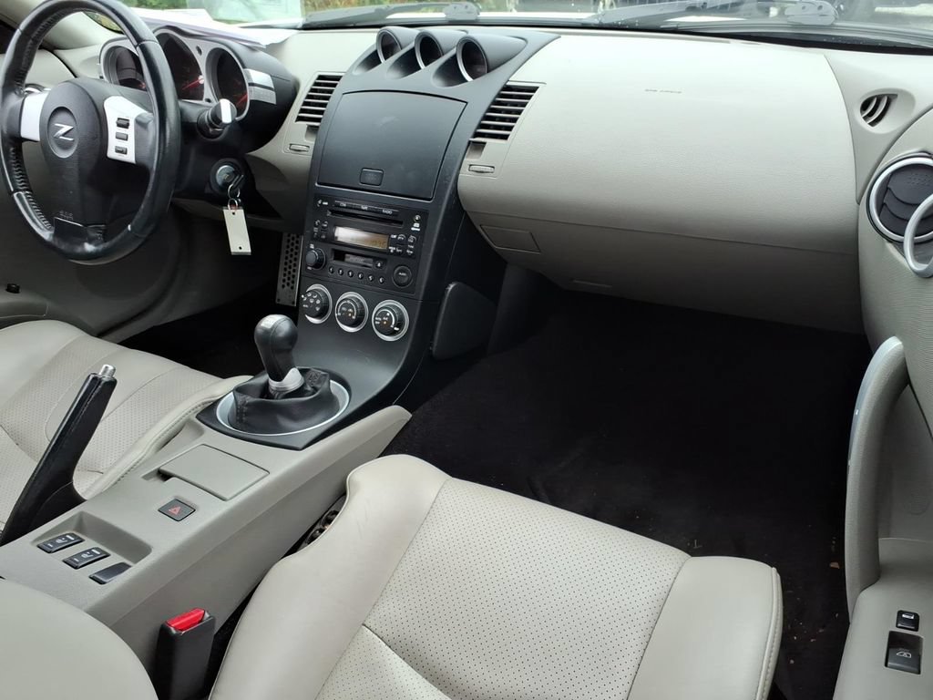 Used 2004 Nissan 350Z Touring RWD image 20