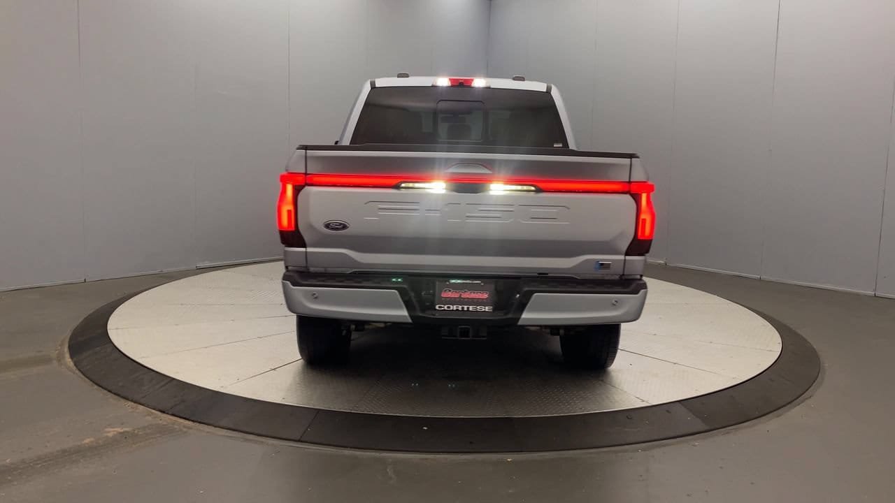 Used 2022 Ford F150 Lightning Platinum AWD/4WD image 4