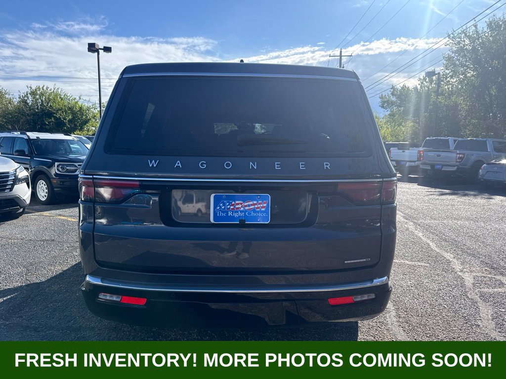 Used 2024 Jeep Wagoneer Series II w/ Flexible Seating Group RWD image 3