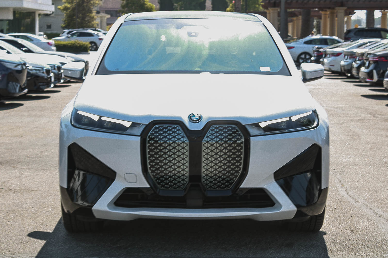 Used 2024 BMW iX xDrive50 w/ Sport Package AWD/4WD image 2