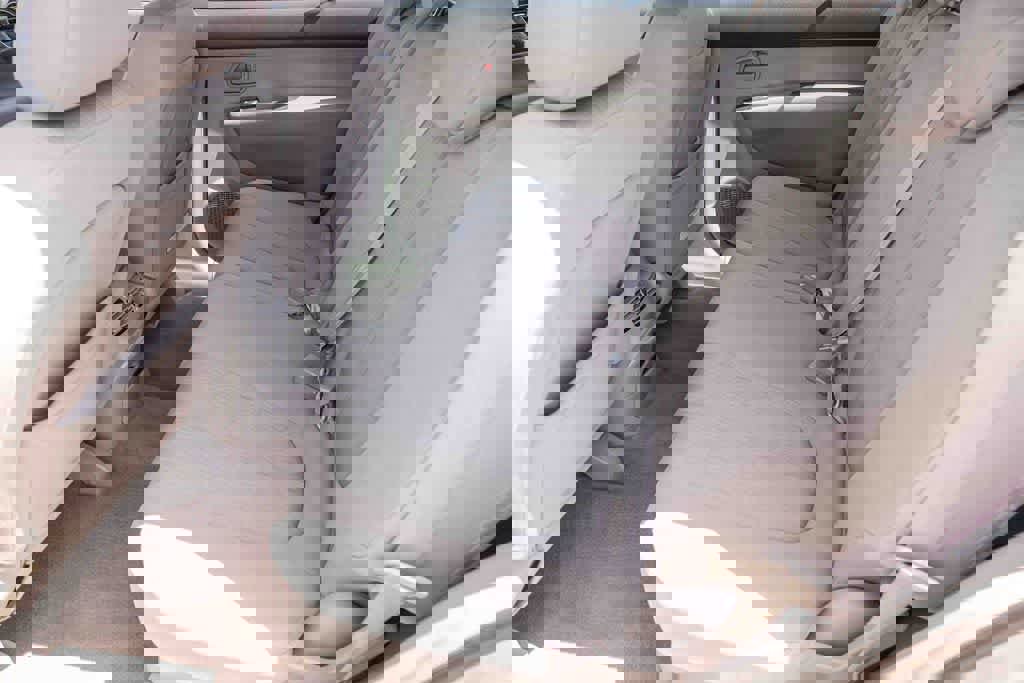 Used 2007 Kia Rondo LX image 17