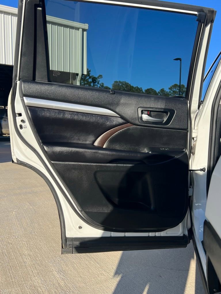 Used 2019 Toyota Highlander XLE image 15