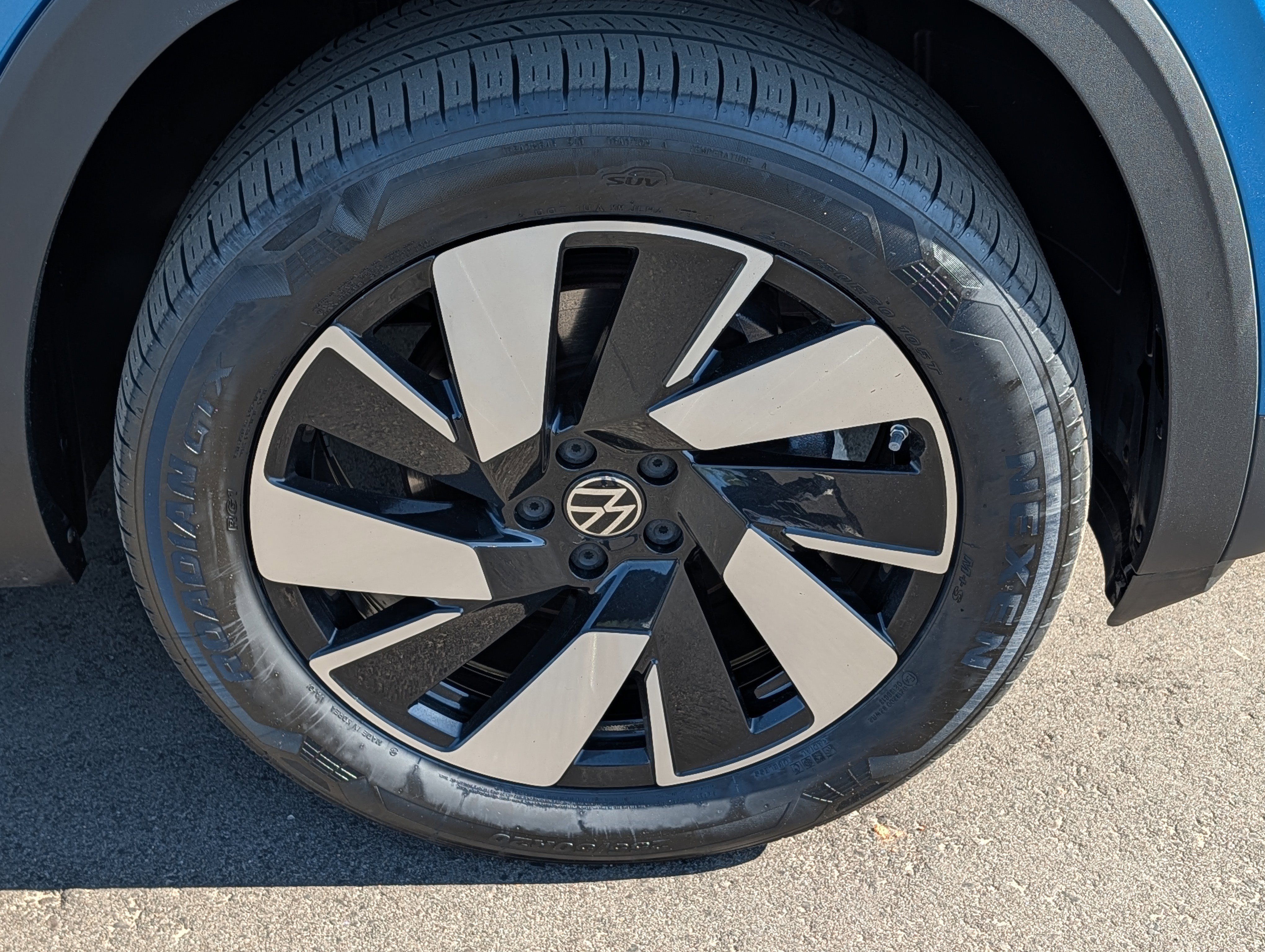 Certified 2024 Volkswagen Atlas Cross Sport SE AWD/4WD image 9