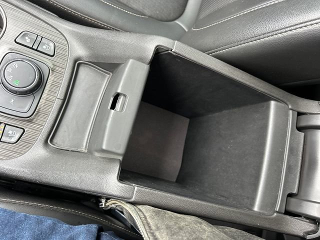 Used 2022 GMC Acadia SLT w/ Elevation Edition image 18