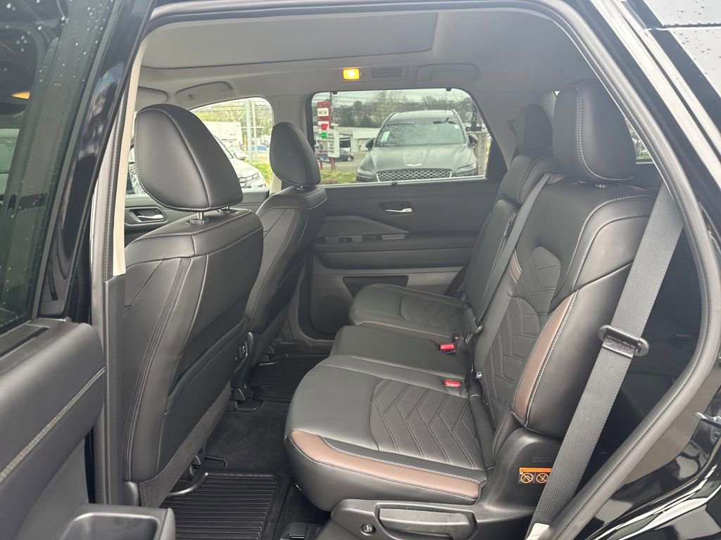 Used 2025 Nissan Pathfinder Platinum w/ Cargo Package image 27