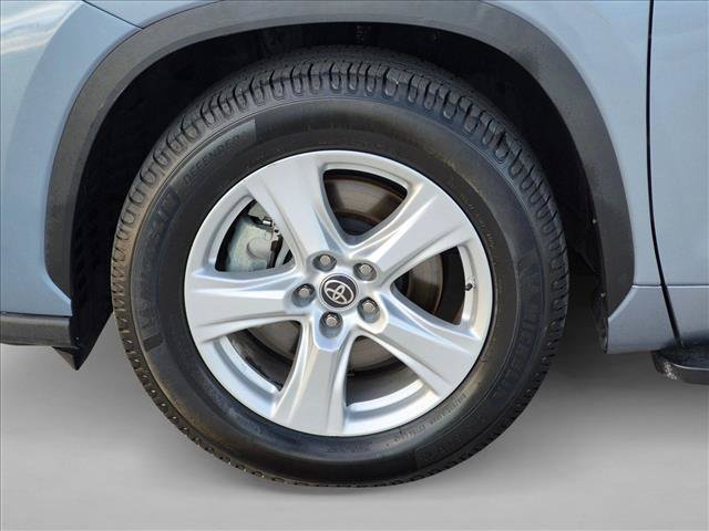 Used 2023 Toyota Highlander LE FWD image 22
