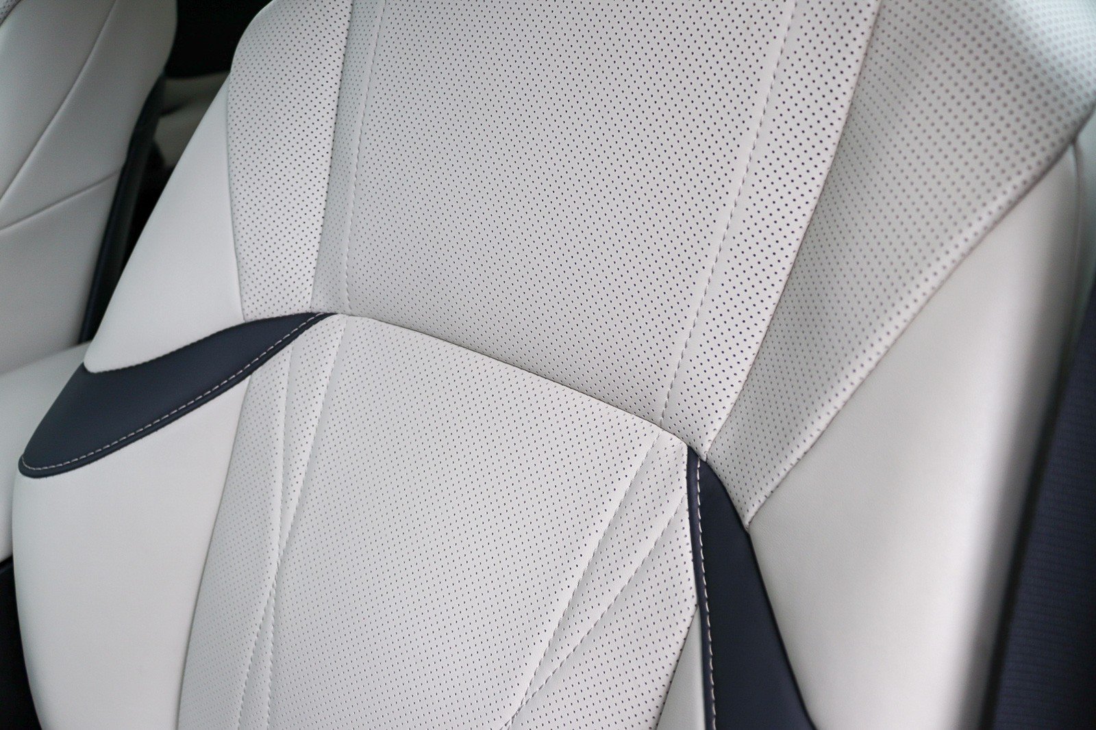 Used 2024 Lexus ES 300h w/ Luxury Package FWD image 28