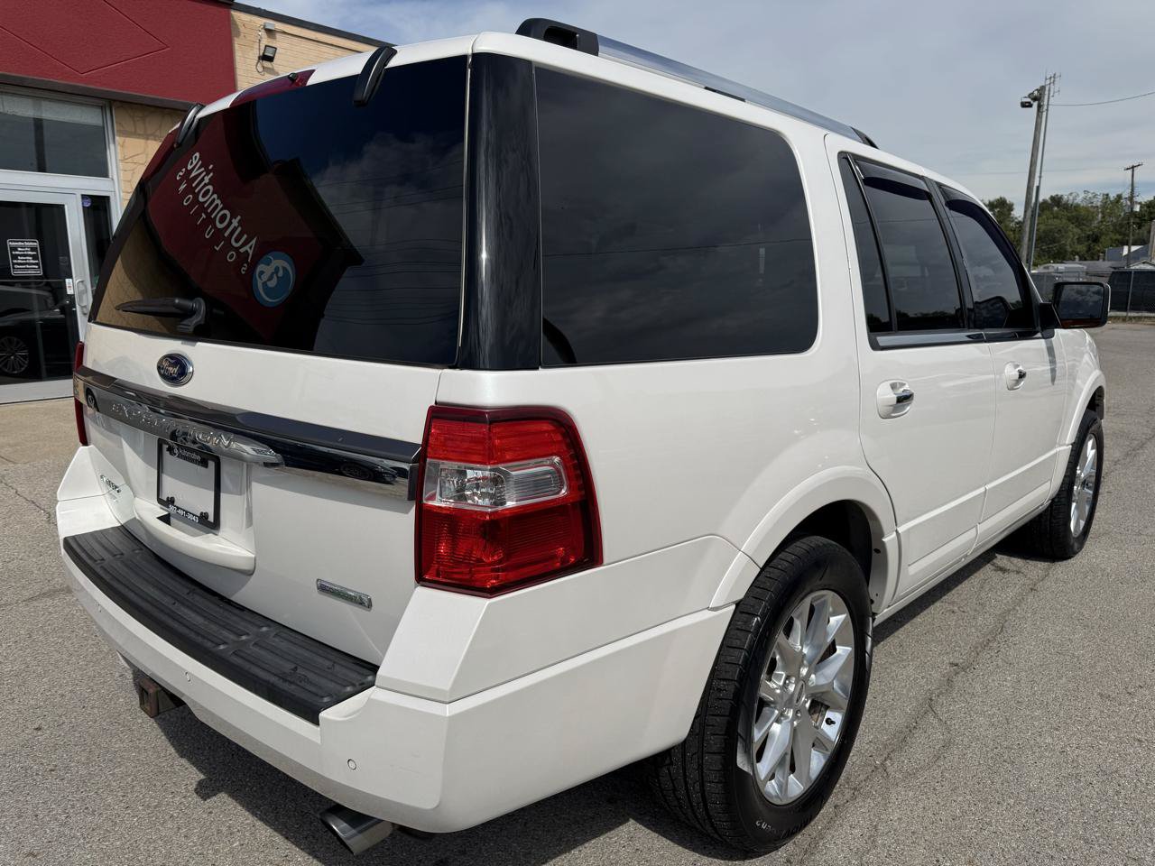Used 2015 Ford Expedition Limited w/ Equipment Group 301A AWD/4WD image 8