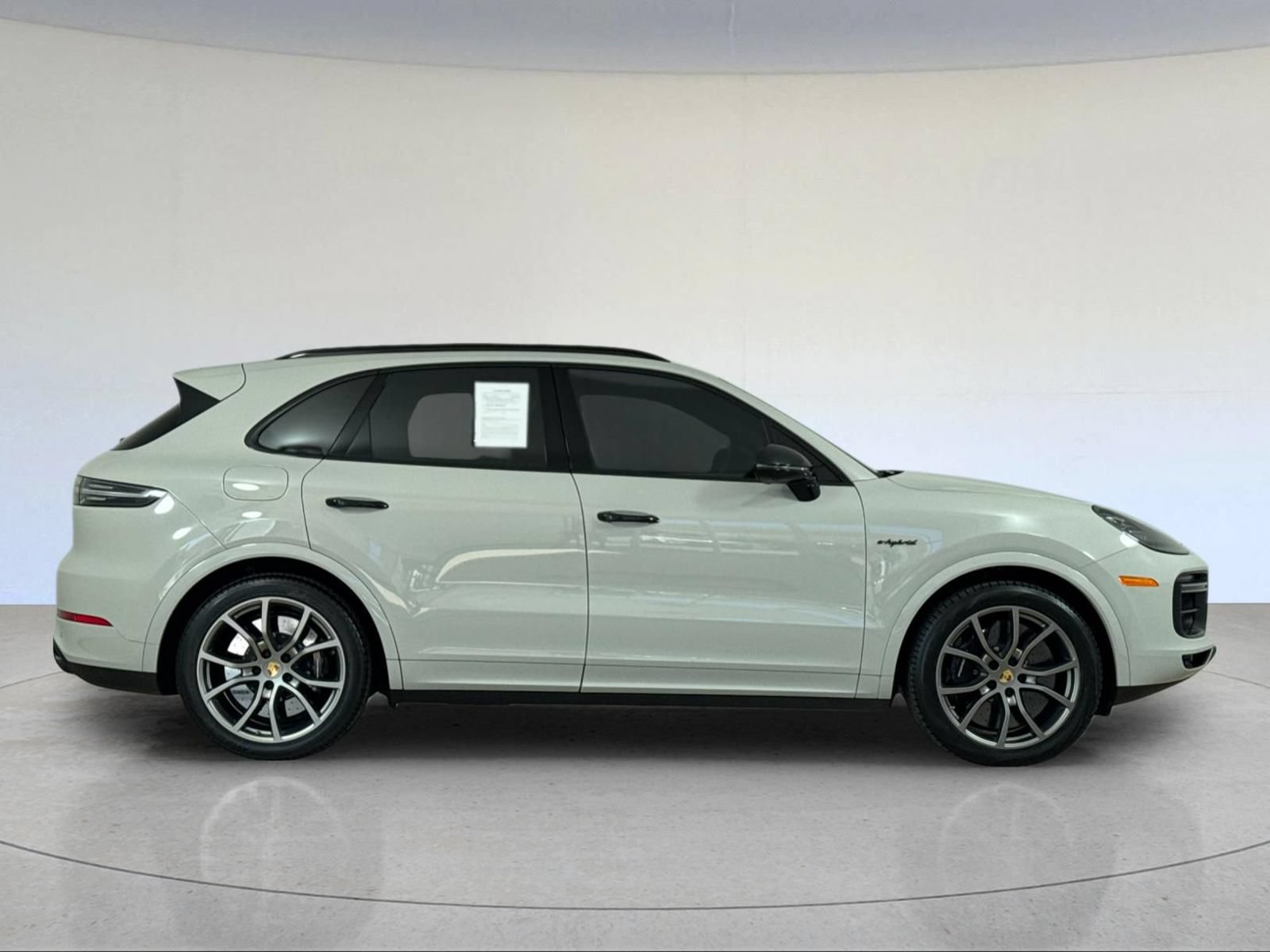 Certified 2023 Porsche Cayenne Turbo S AWD/4WD image 9
