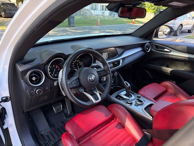 Used 2023 Alfa Romeo Stelvio Veloce AWD/4WD image 37