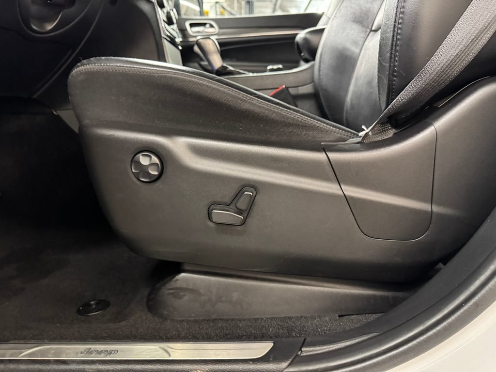 Used 2022 Jeep Grand Cherokee Limited AWD/4WD image 15