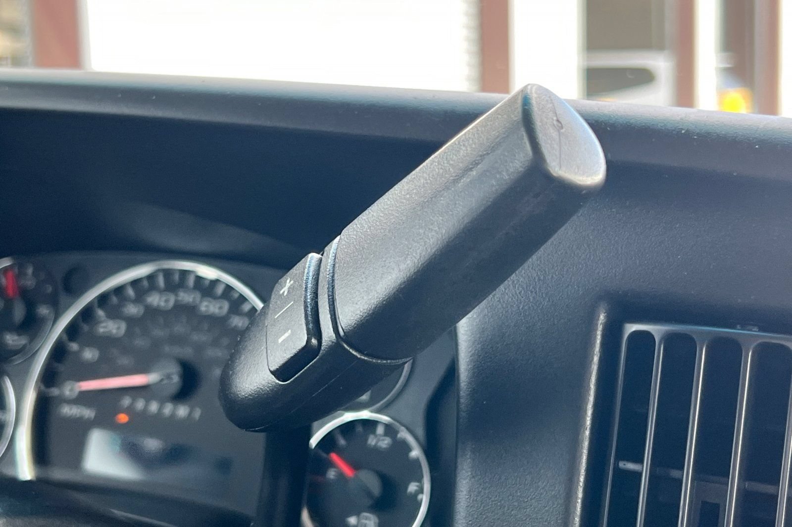 Used 2015 Chevrolet Express 4500 RWD image 24
