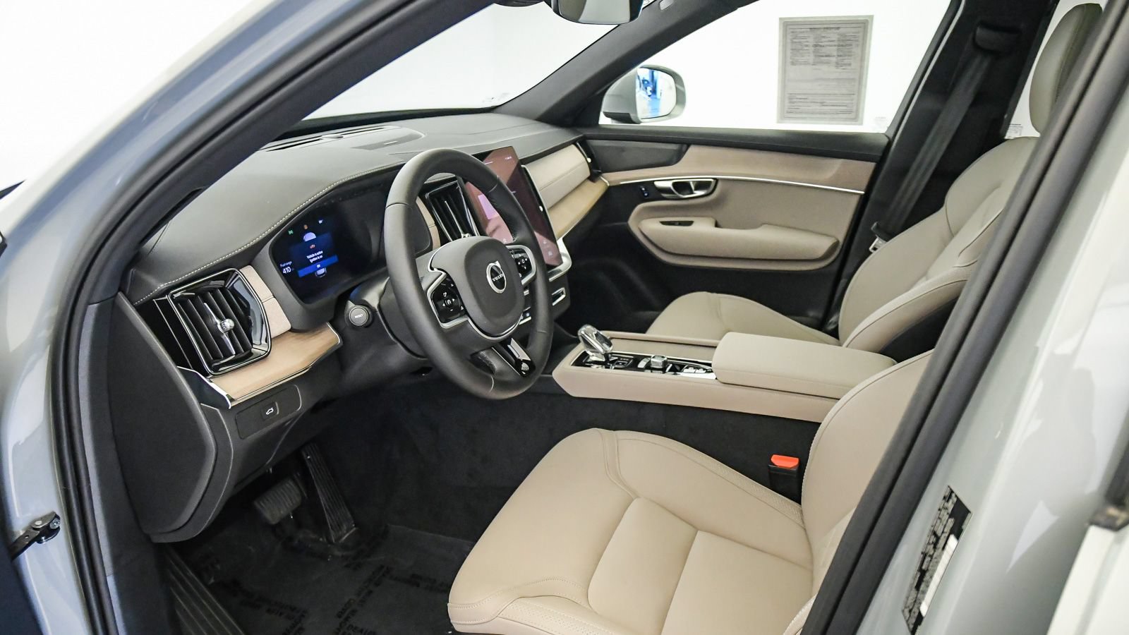 Certified 2026 Volvo XC90 B6 Plus AWD/4WD image 18