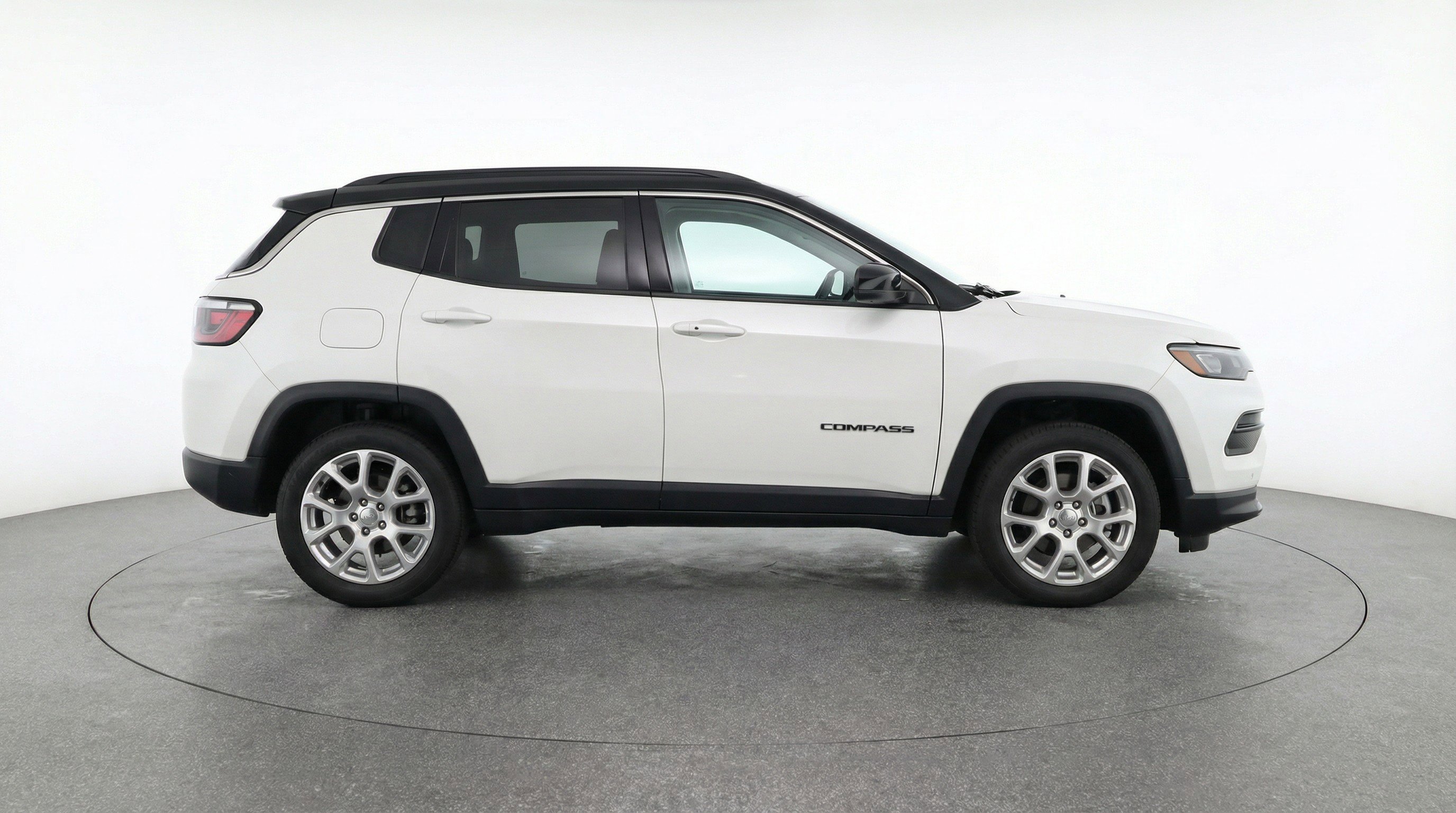 Used 2025 Jeep Compass Limited AWD/4WD image 11