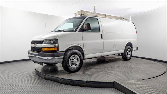Used 2015 Chevrolet Express 3500 RWD image 2