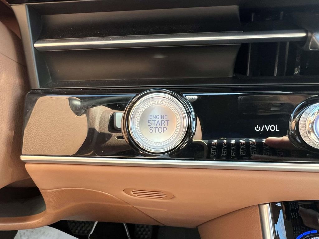 Certified 2026 Genesis GV70 2.5T Advanced AWD/4WD image 30