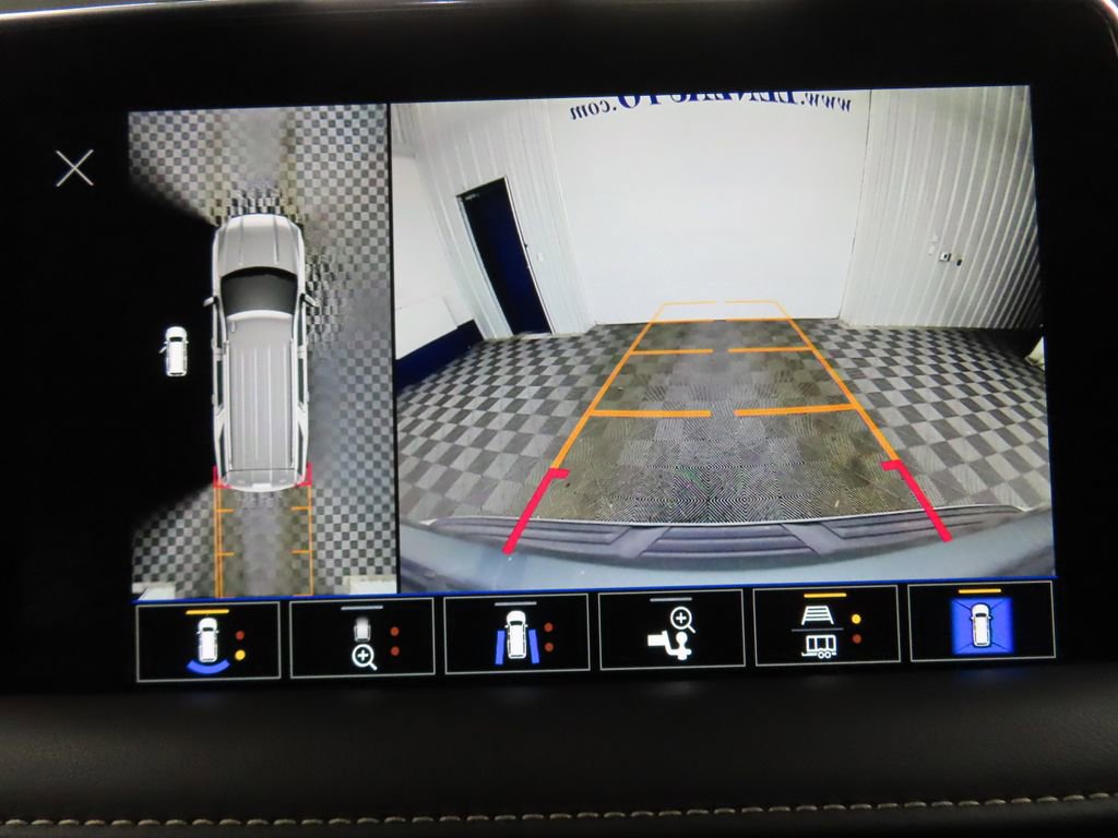 Used 2024 GMC Yukon SLT w/ SLT Luxury Package image 18