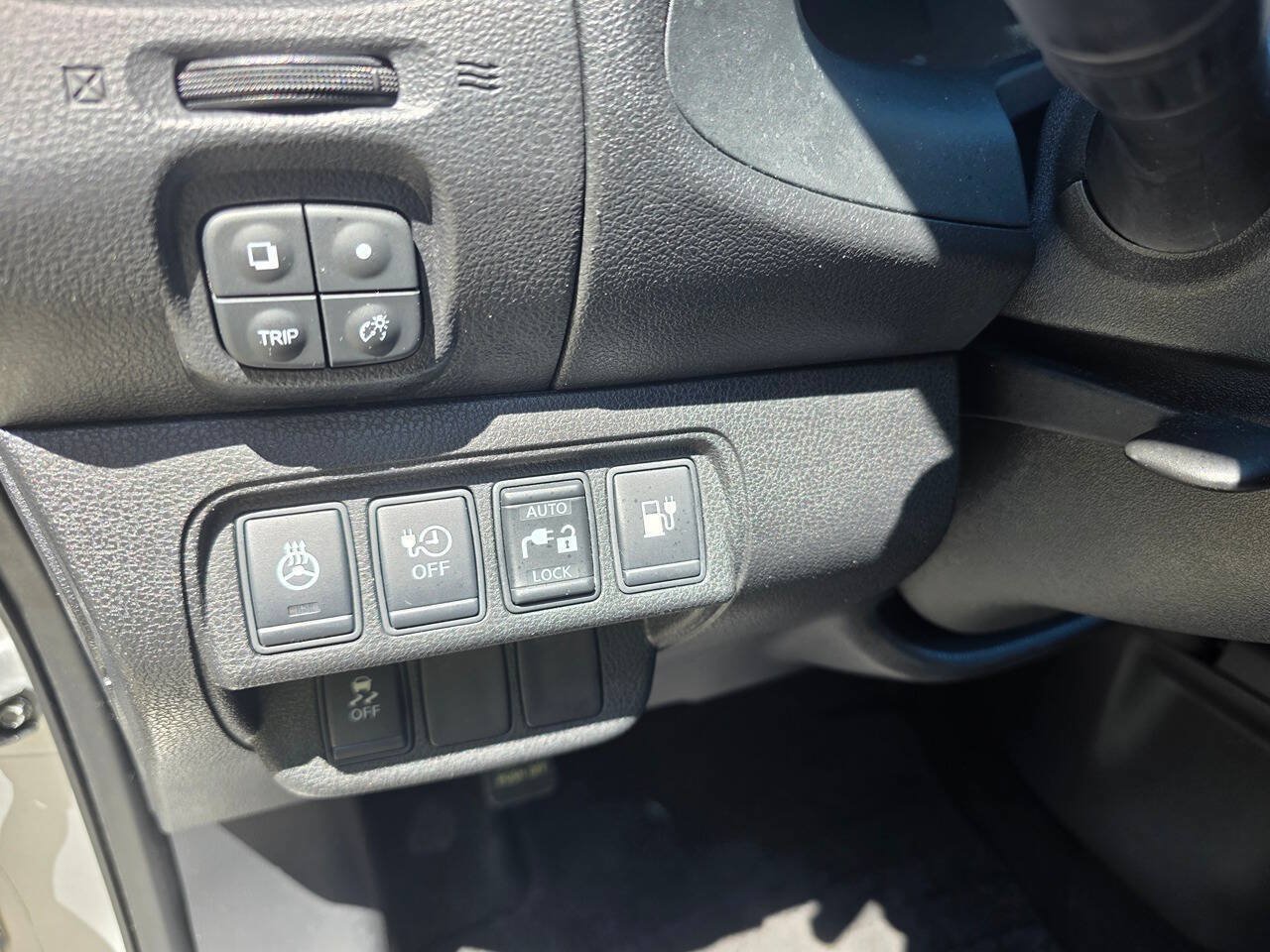 Used 2015 Nissan Leaf SL w/ Premium Package FWD image 16
