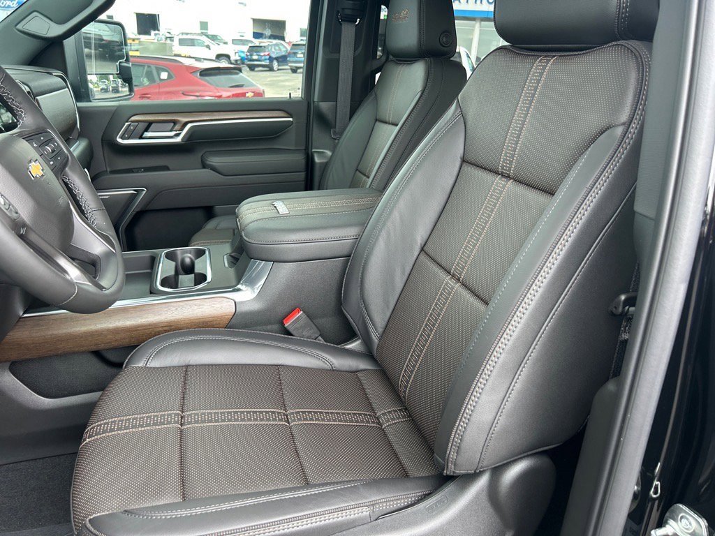 New 2025 Chevrolet Silverado 3500 High Country w/ Technology Package image 4
