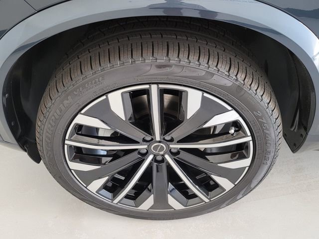 New 2026 Volvo XC90 B6 Plus w/ Protection Package Premier AWD/4WD image 11