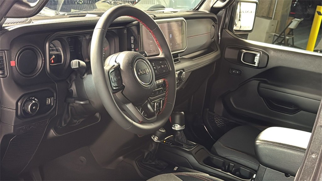 Used 2024 Jeep Wrangler Unlimited Rubicon w/ Technology Group image 27