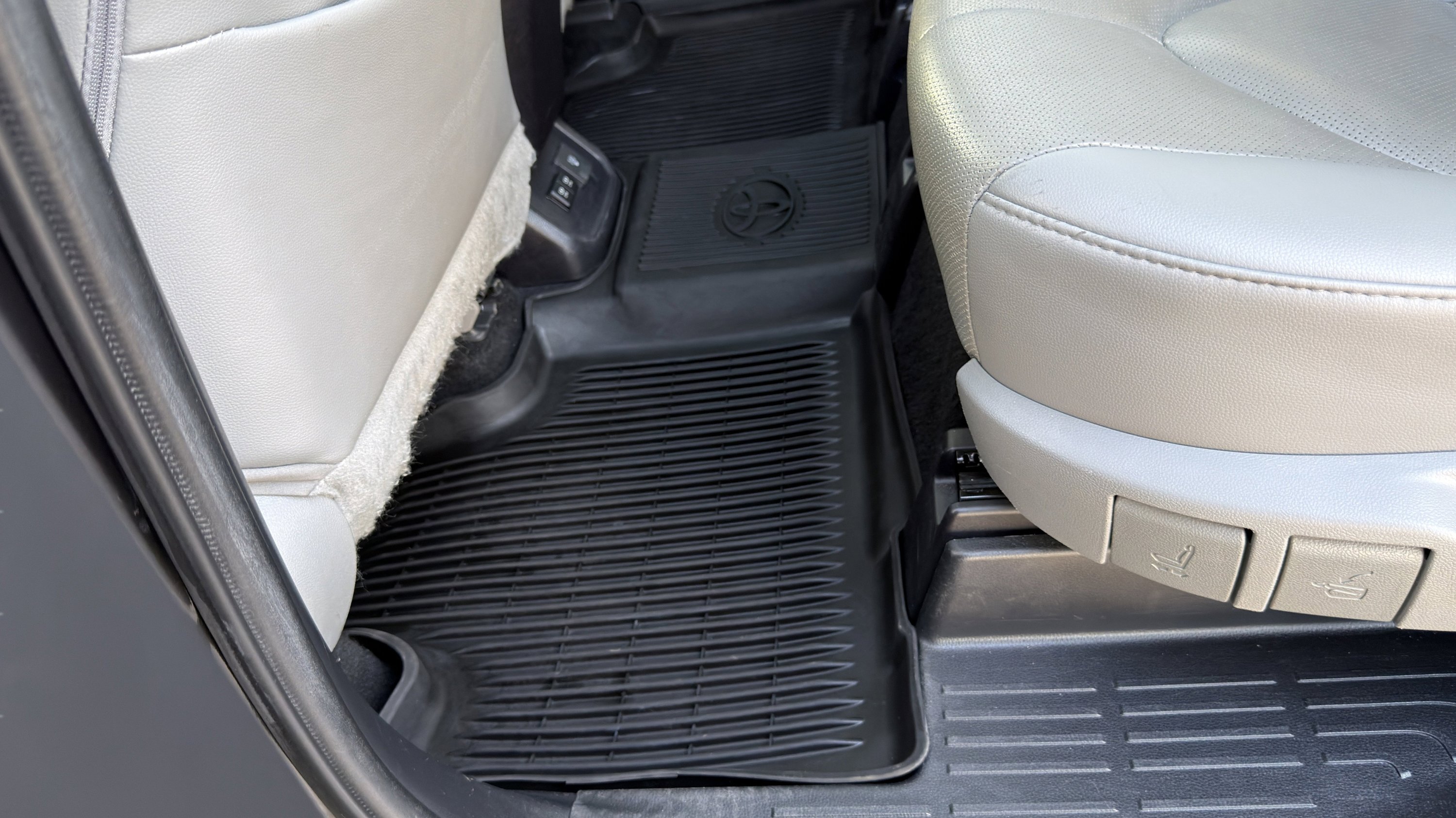 Used 2021 Toyota Highlander Platinum image 24