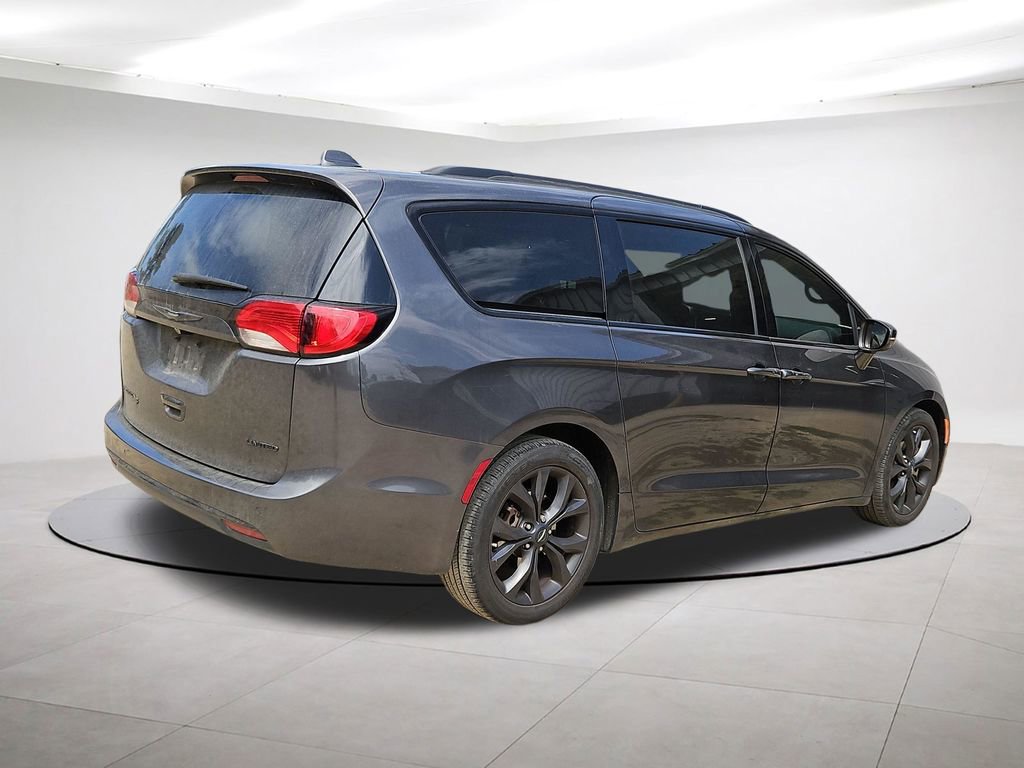 Used 2018 Chrysler Pacifica Limited w/ S Appearance Package image 7