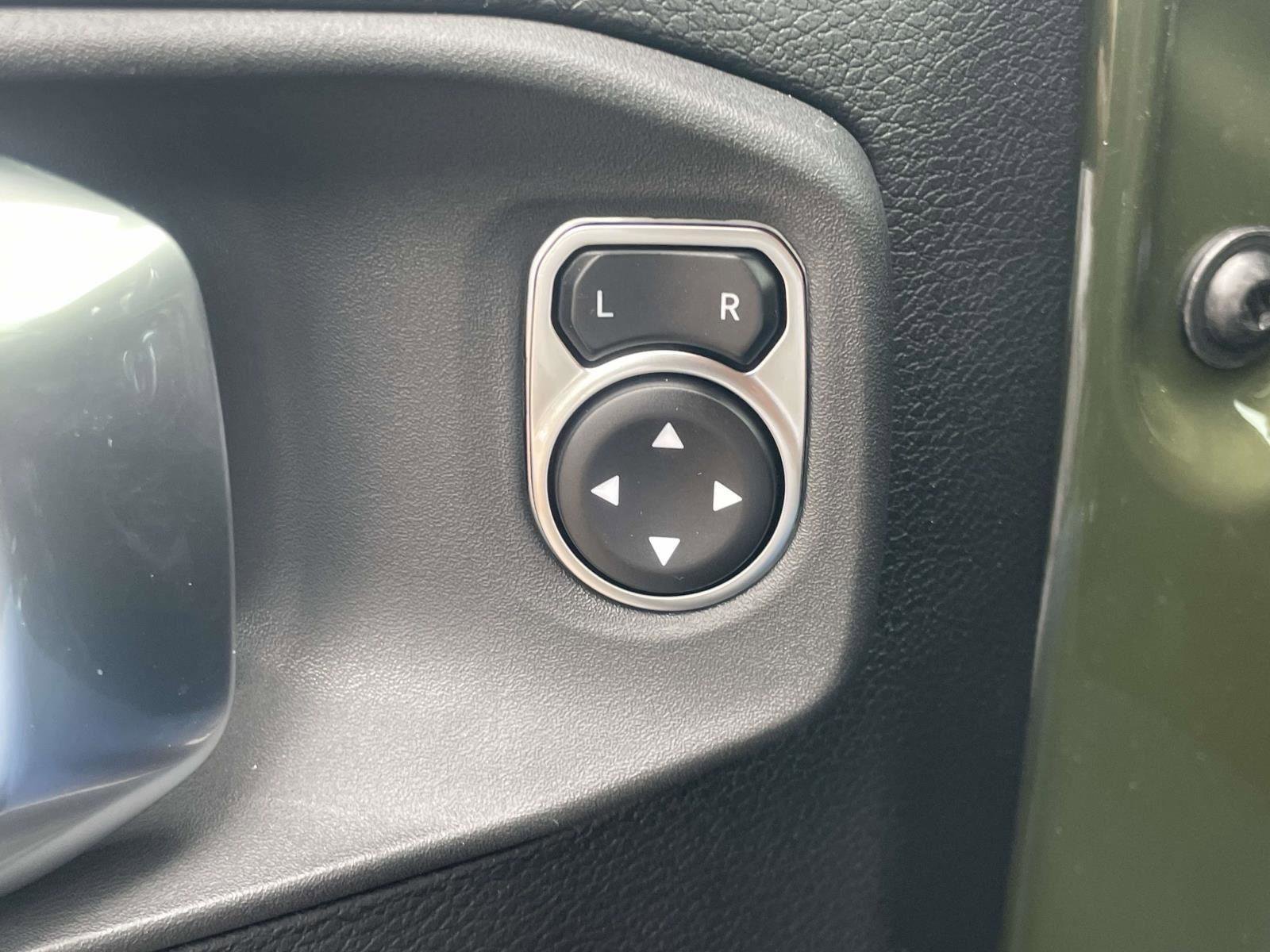 Used 2023 Jeep Gladiator Sport AWD/4WD image 18
