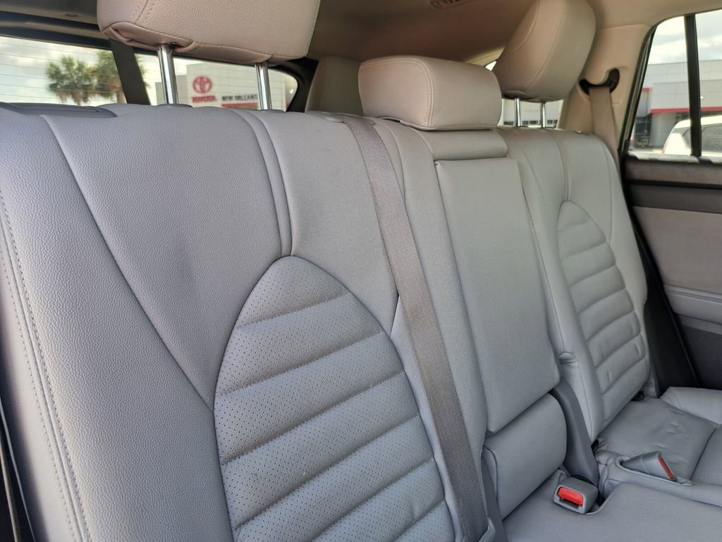 Used 2022 Toyota Highlander LE image 24