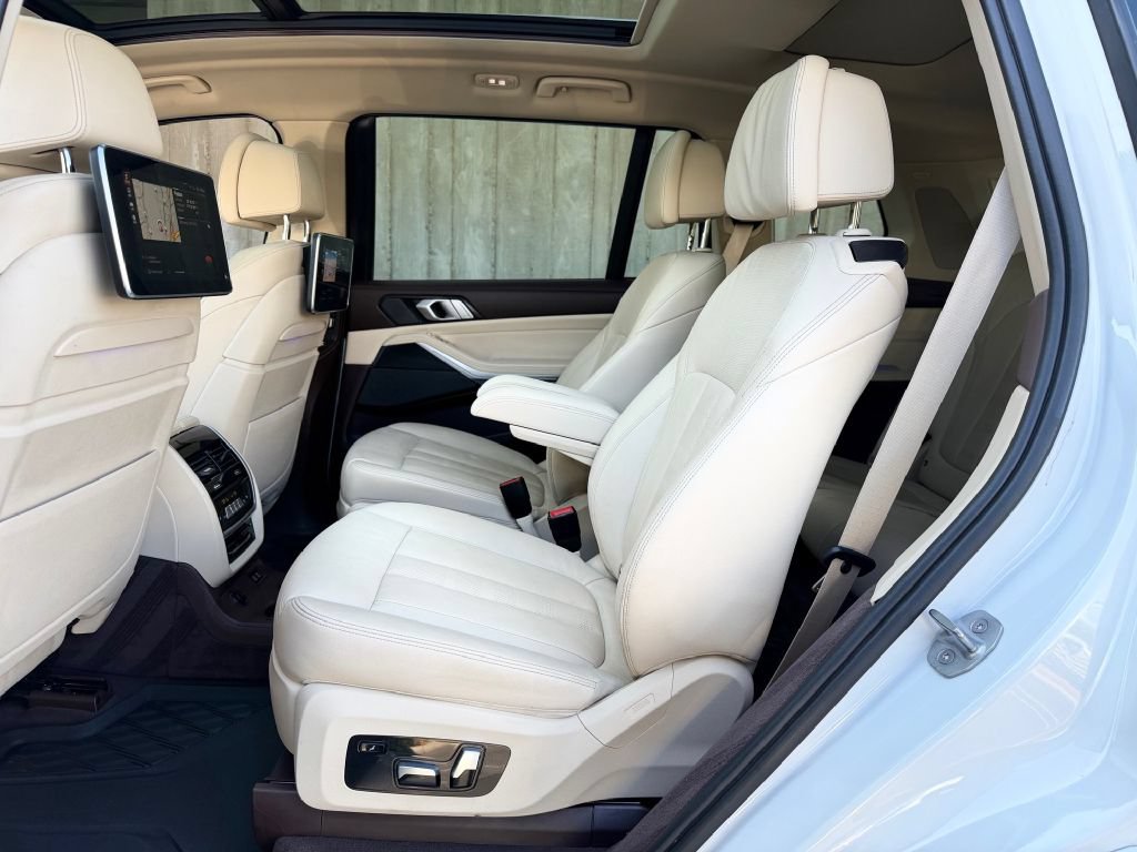 Used 2019 BMW X7 xDrive50i w/ Premium Package AWD/4WD image 13