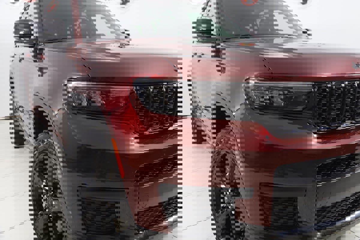 Used 2023 Jeep Grand Cherokee L Laredo image 16