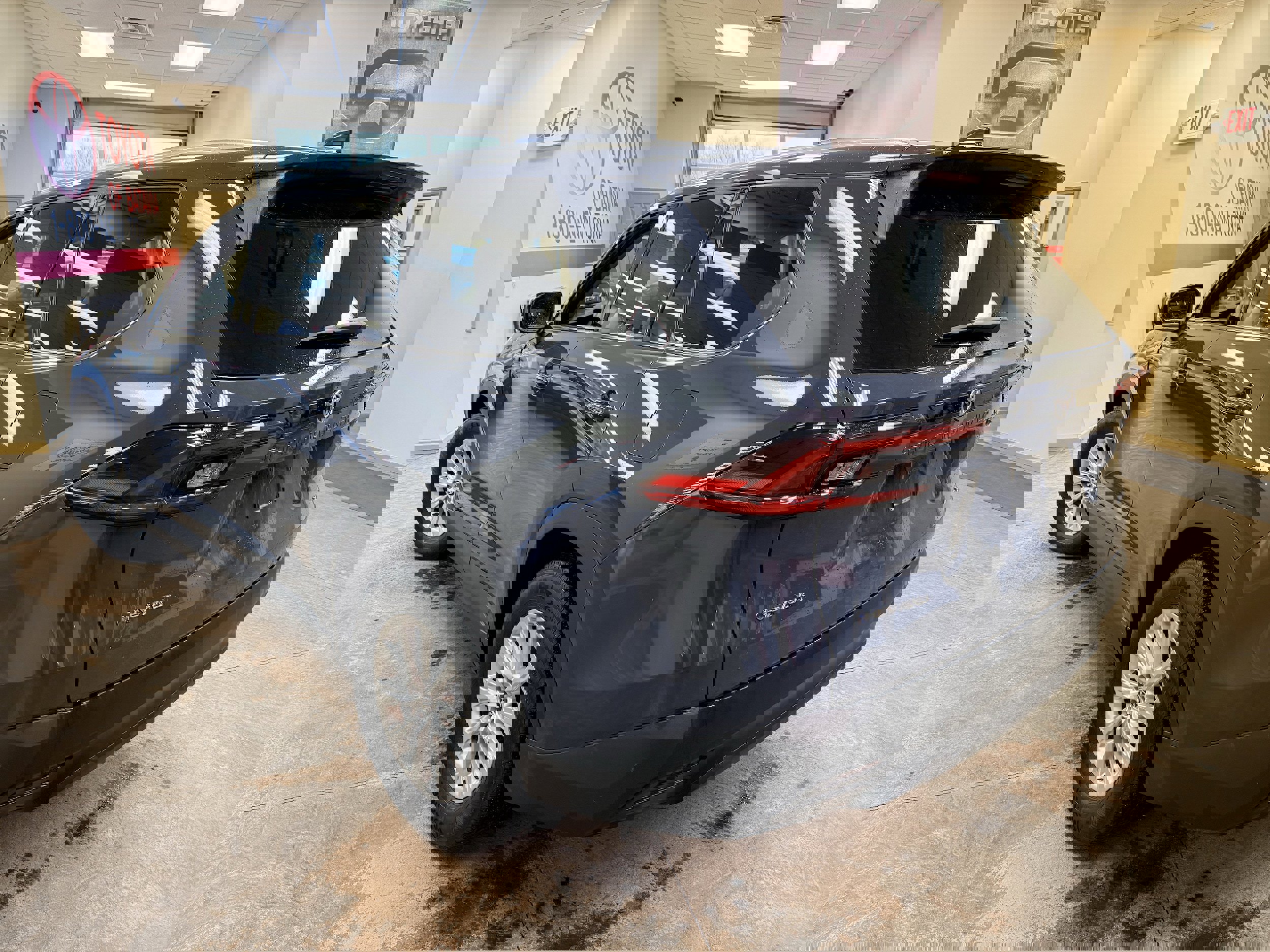 Used 2025 Toyota Grand Highlander AWD Hybrid image 8