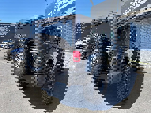 Used 2017 Jeep Wrangler Unlimited Rubicon w/ Connectivity Group image 24