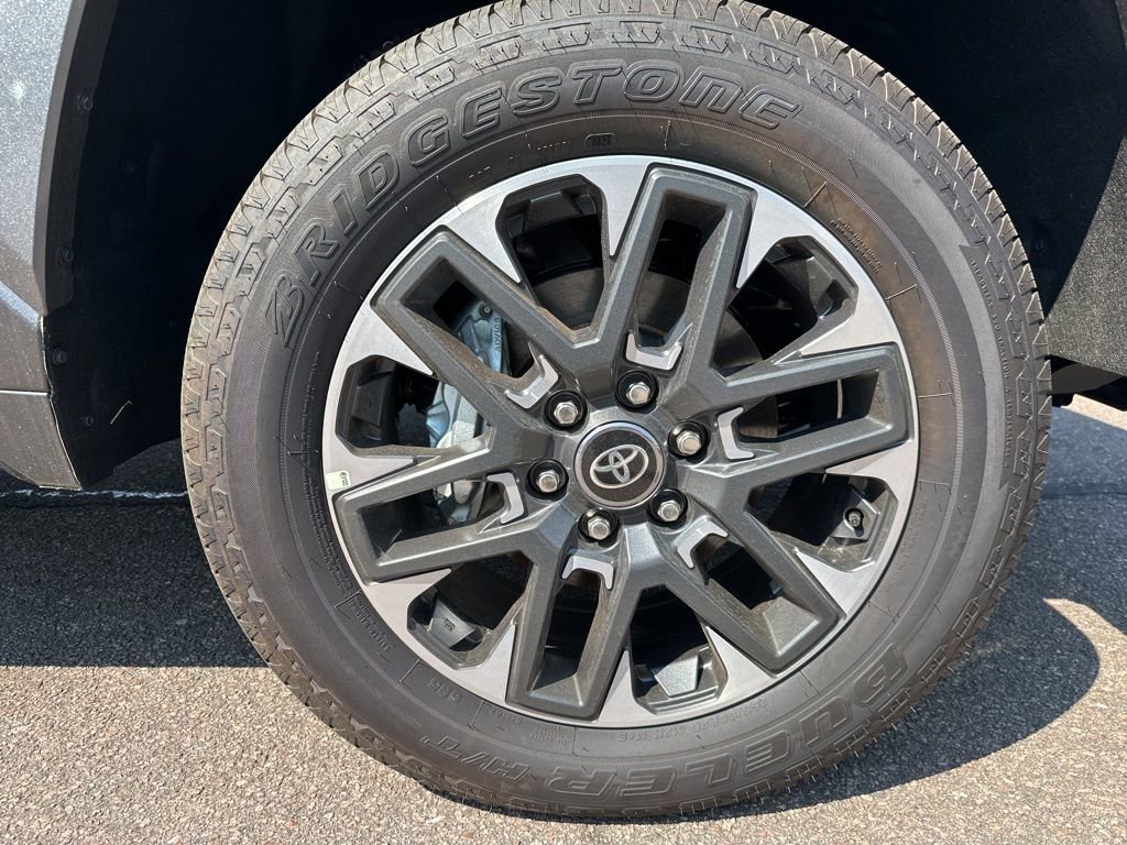 Used 2025 Toyota Tundra Limited image 32