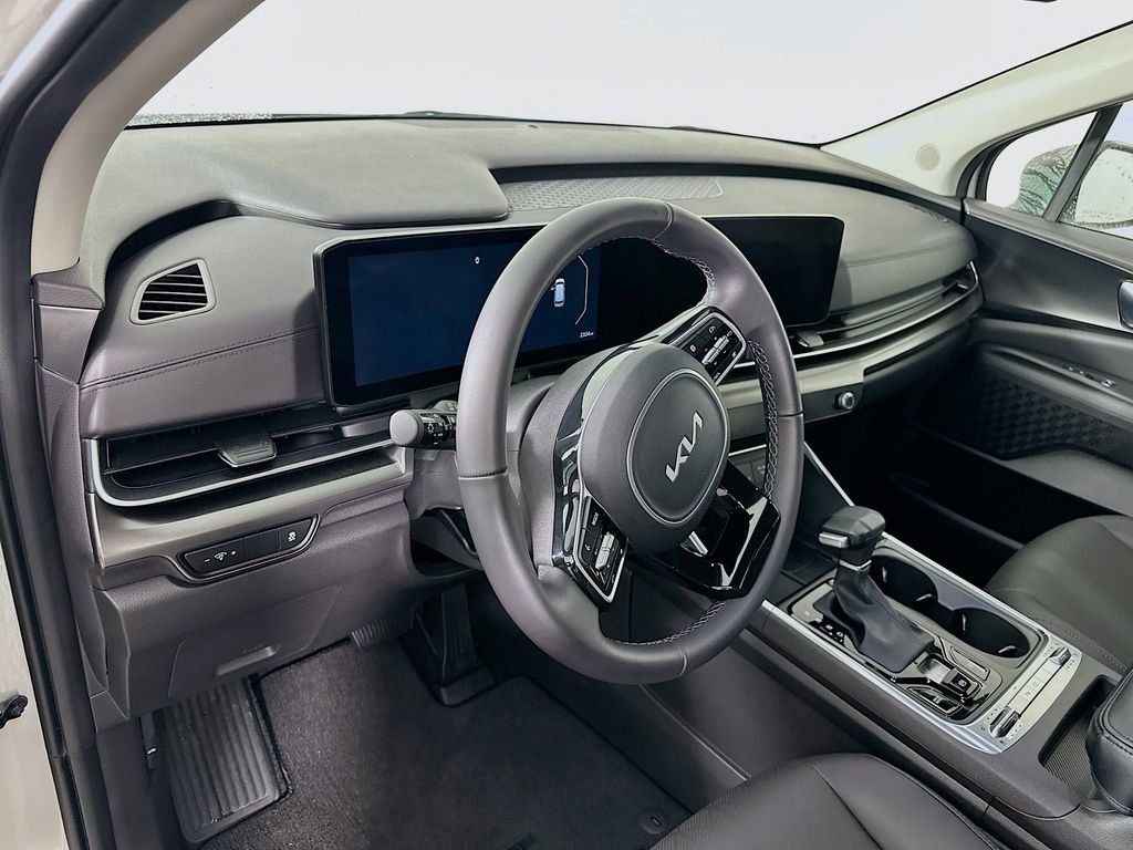 Used 2026 Kia Carnival SX w/ SX Dark Edition Package image 13