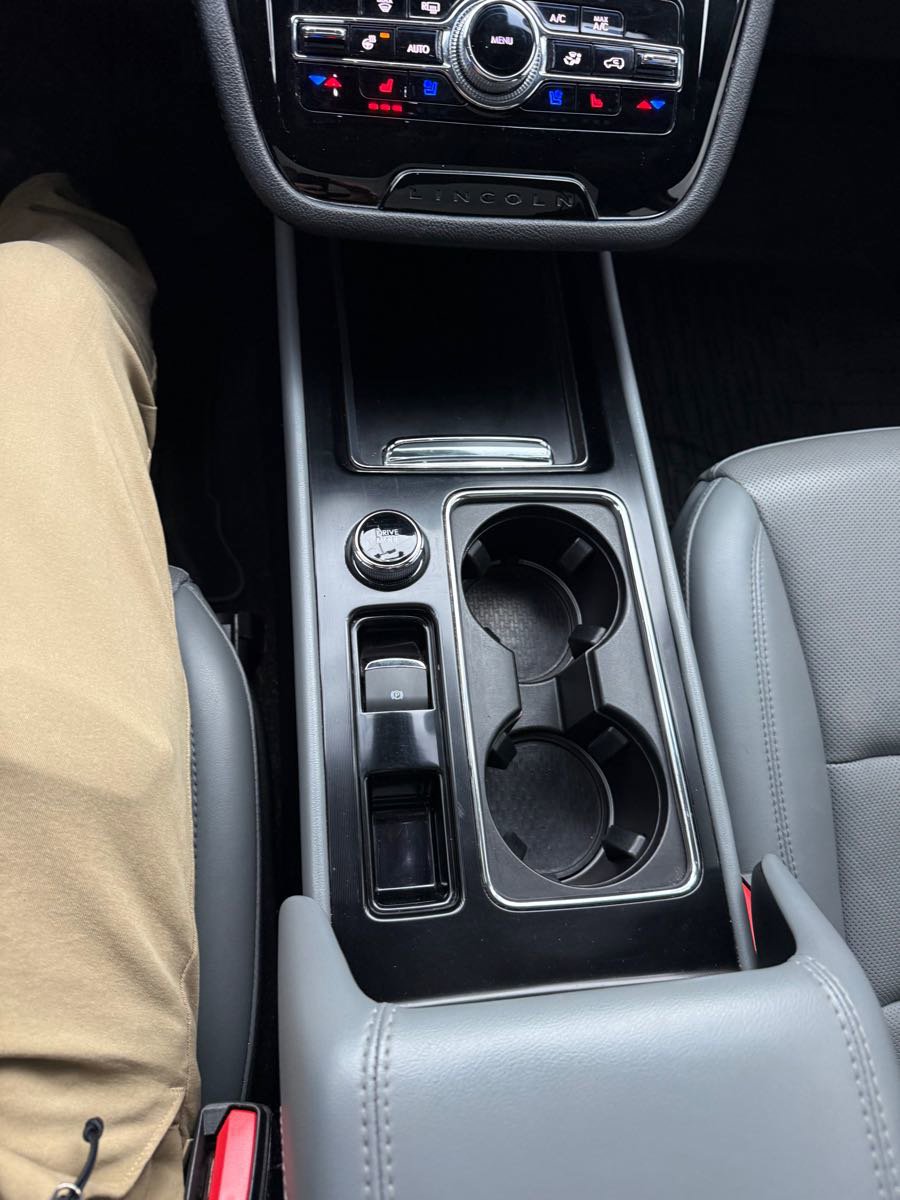 Used 2022 Lincoln Corsair Reserve w/ Equipment Group 201A image 22