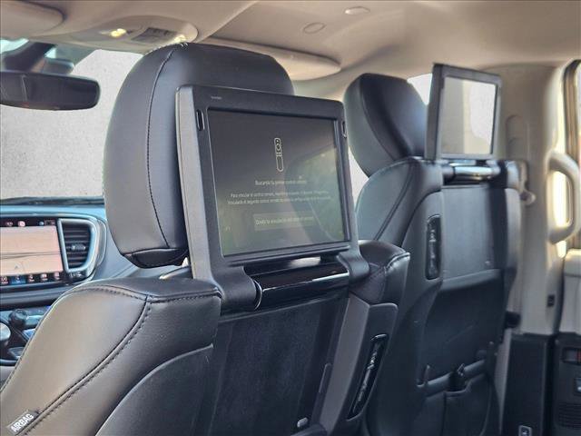 Used 2023 Chrysler Pacifica Touring-L w/ Uconnect Theater Family Group AWD/4WD image 18