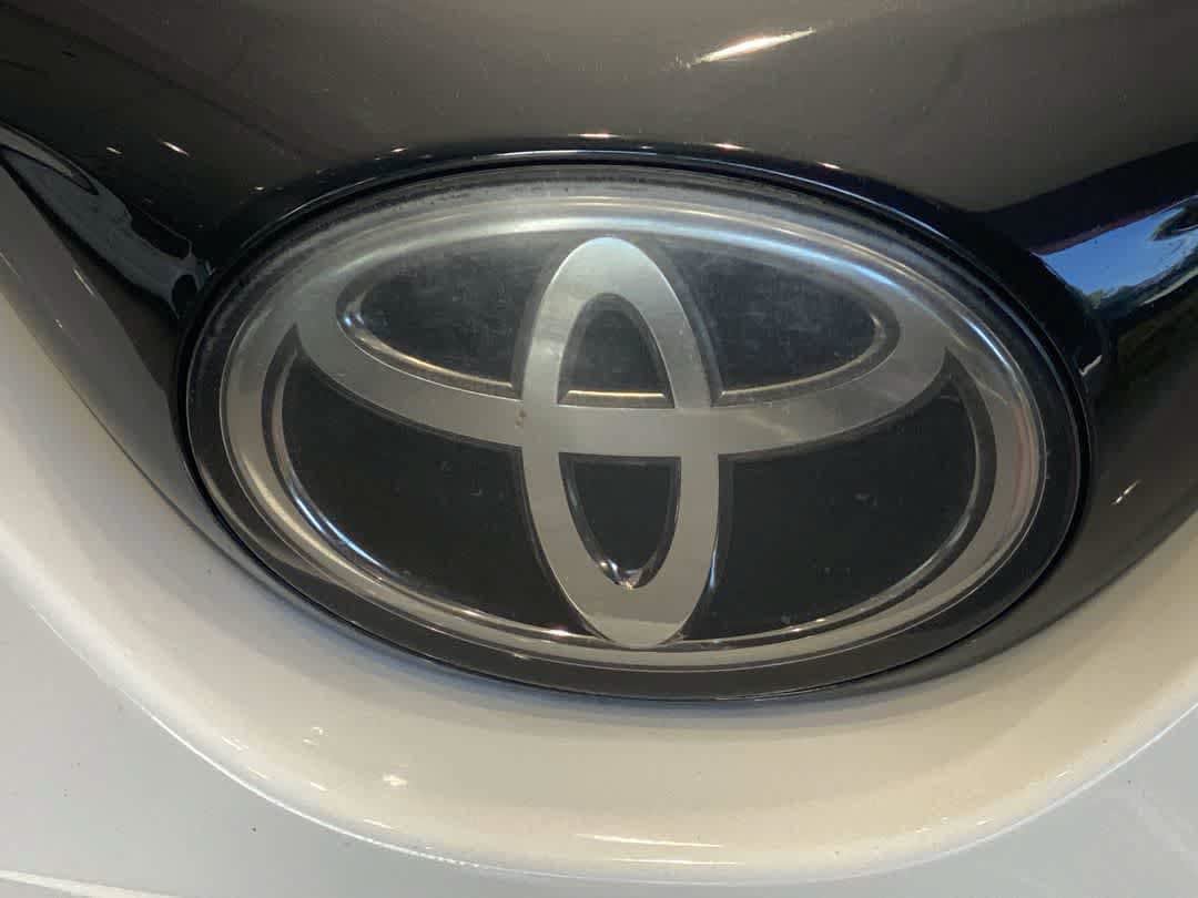 Used 2018 Toyota RAV4 XLE AWD/4WD image 10
