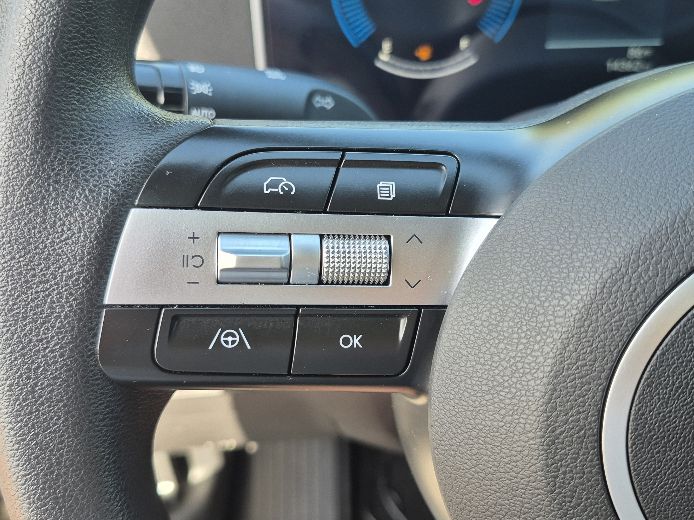 Certified 2025 Hyundai Santa Cruz SEL FWD image 25