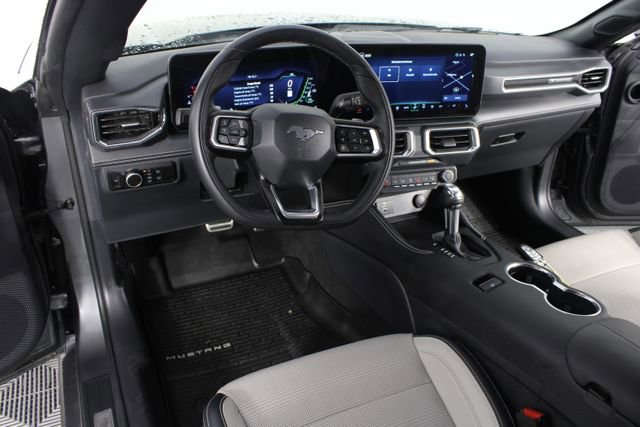 Used 2025 Ford Mustang GT Premium image 9