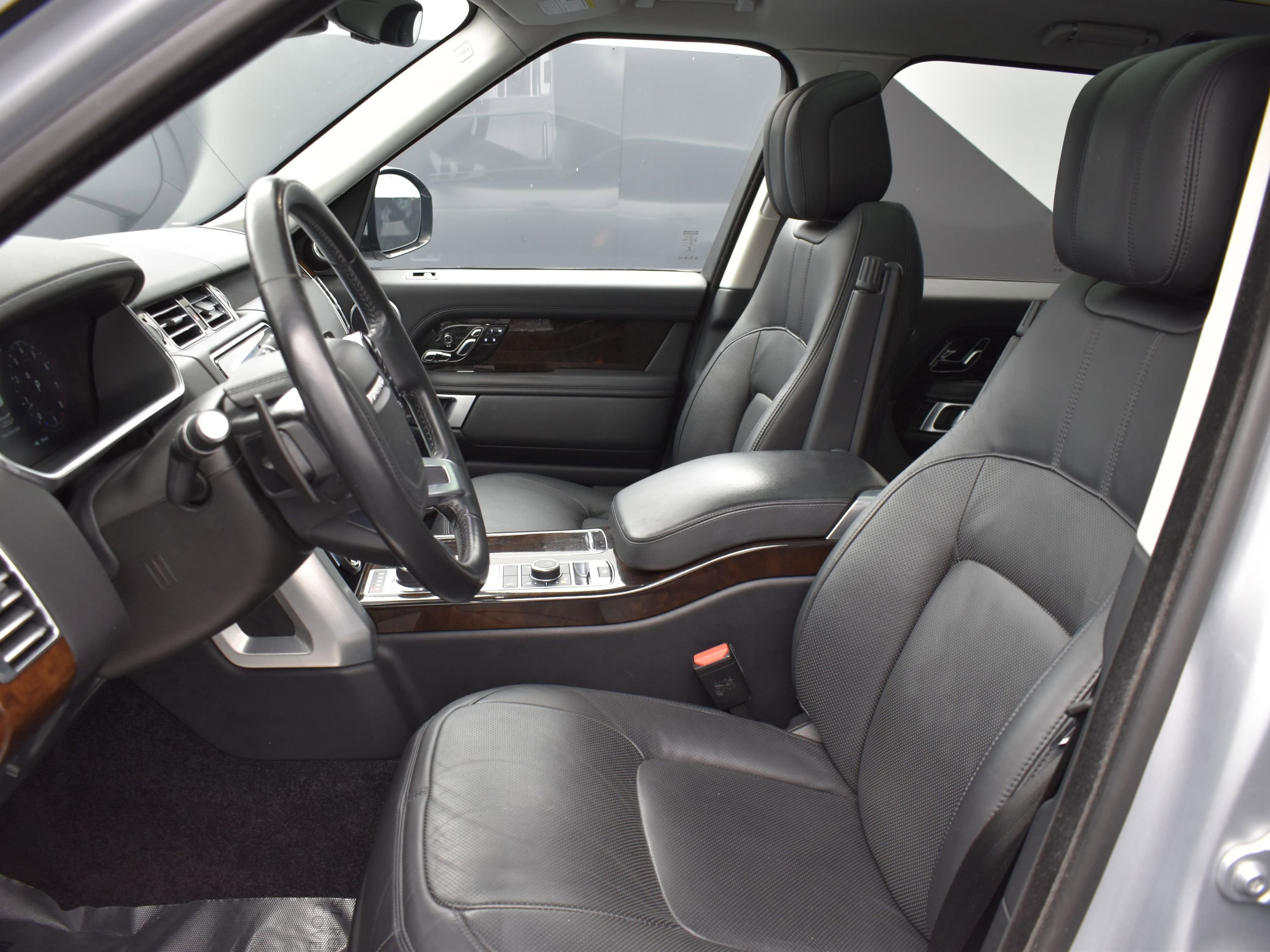 Used 2020 Land Rover Range Rover HSE image 15