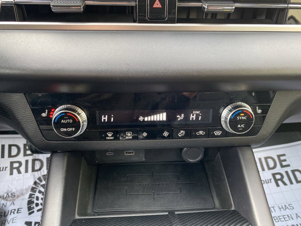 Used 2023 Mitsubishi Outlander SE image 28