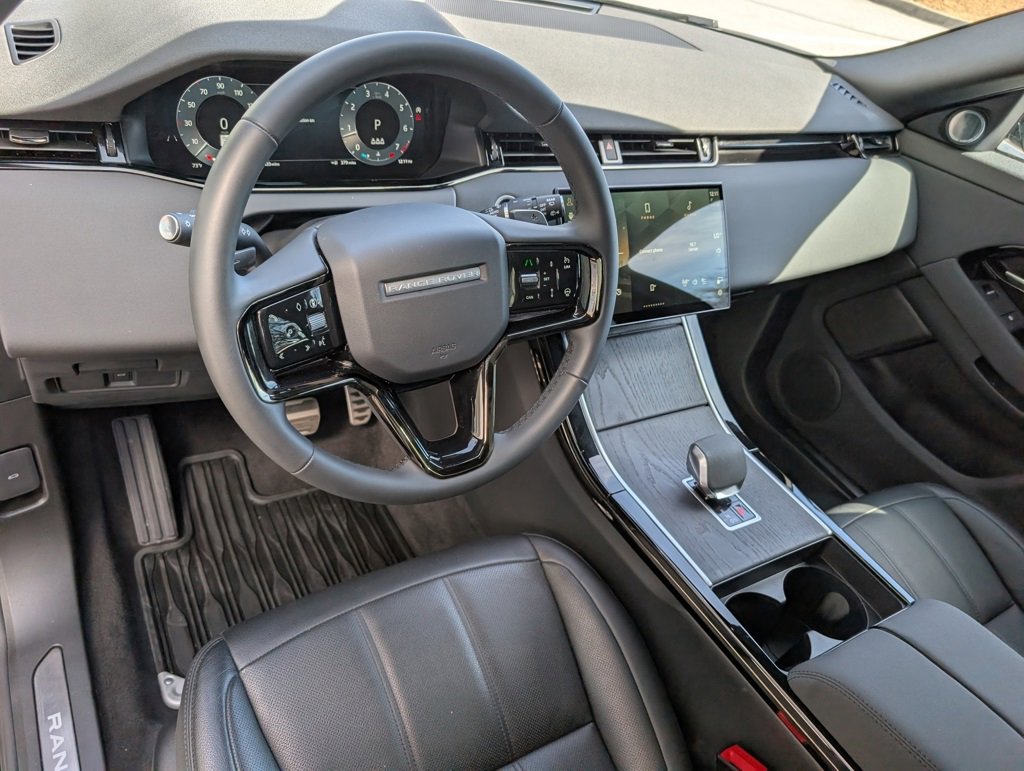 Used 2024 Land Rover Range Rover Evoque Dynamic SE image 4